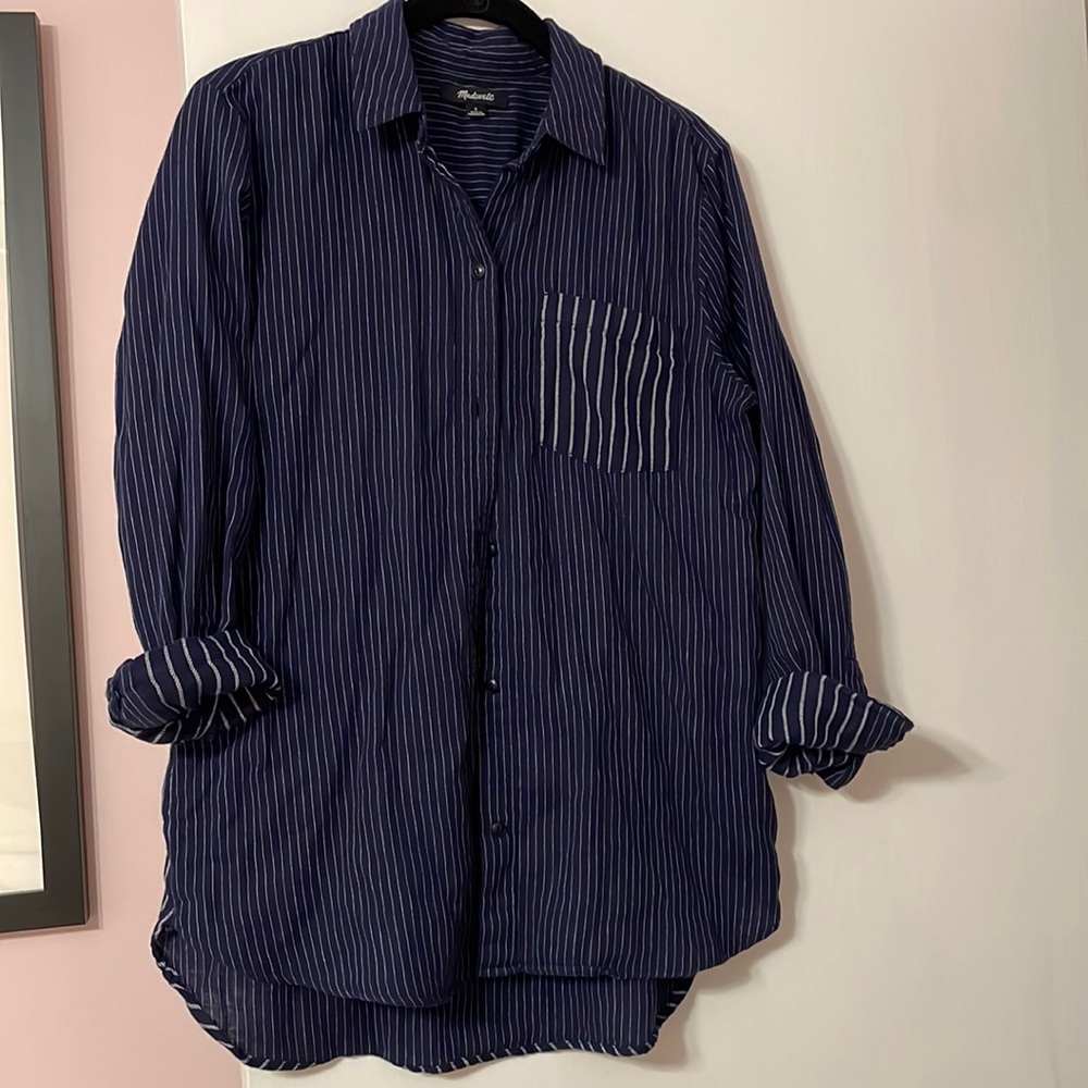 Madewell button down shirt. Navy blue and white size small